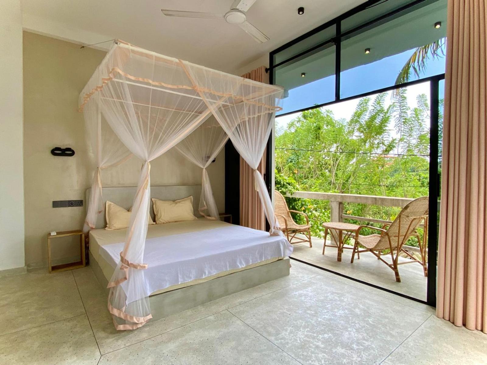 Lotus Surf House Hotel Midigama East Exterior foto