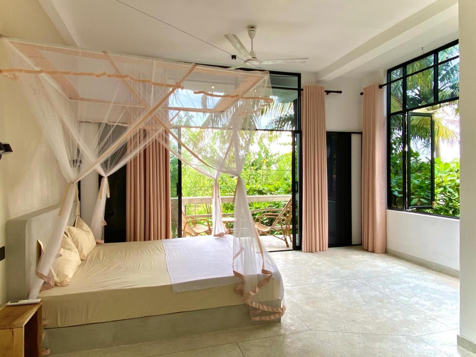 Lotus Surf House Hotel Midigama East Exterior foto