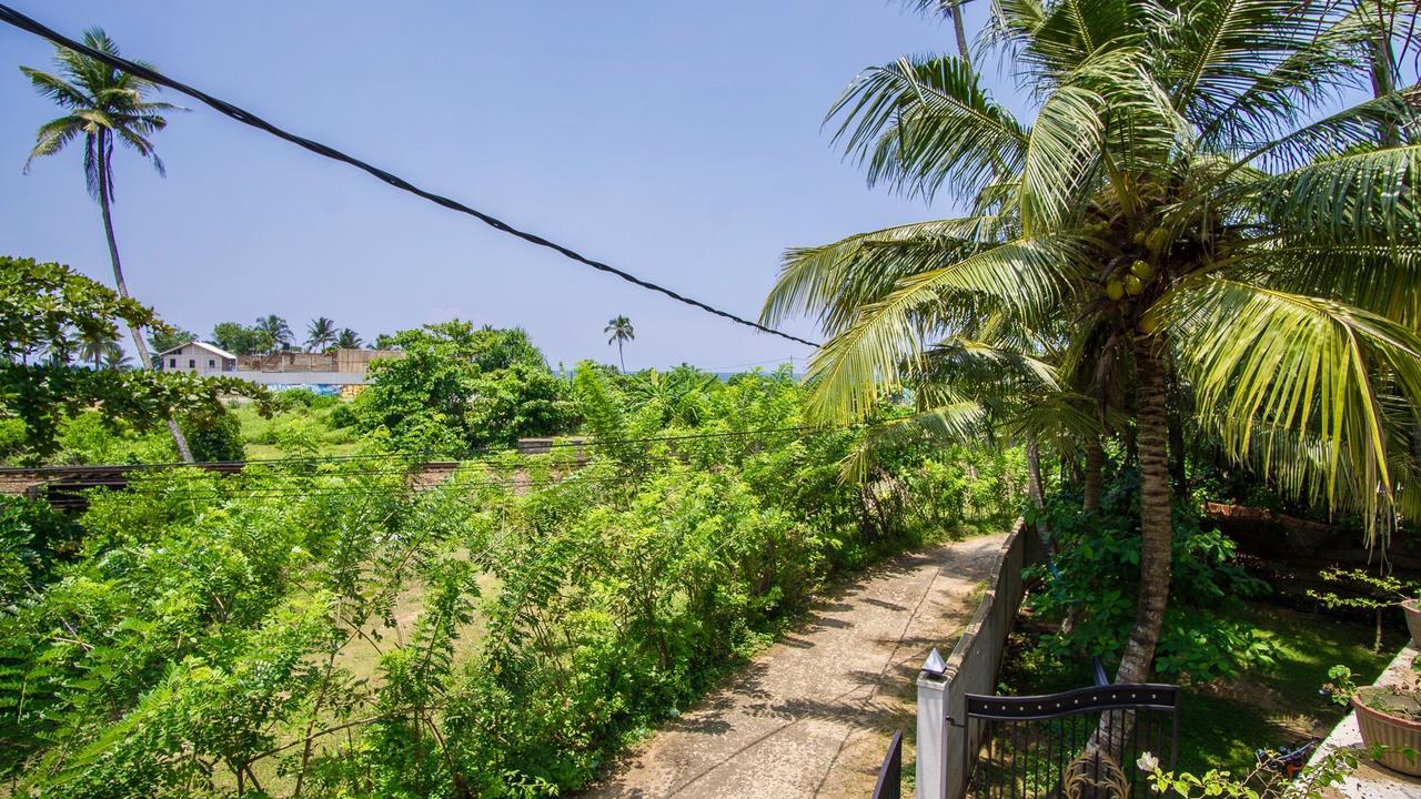 Lotus Surf House Hotel Midigama East Exterior foto